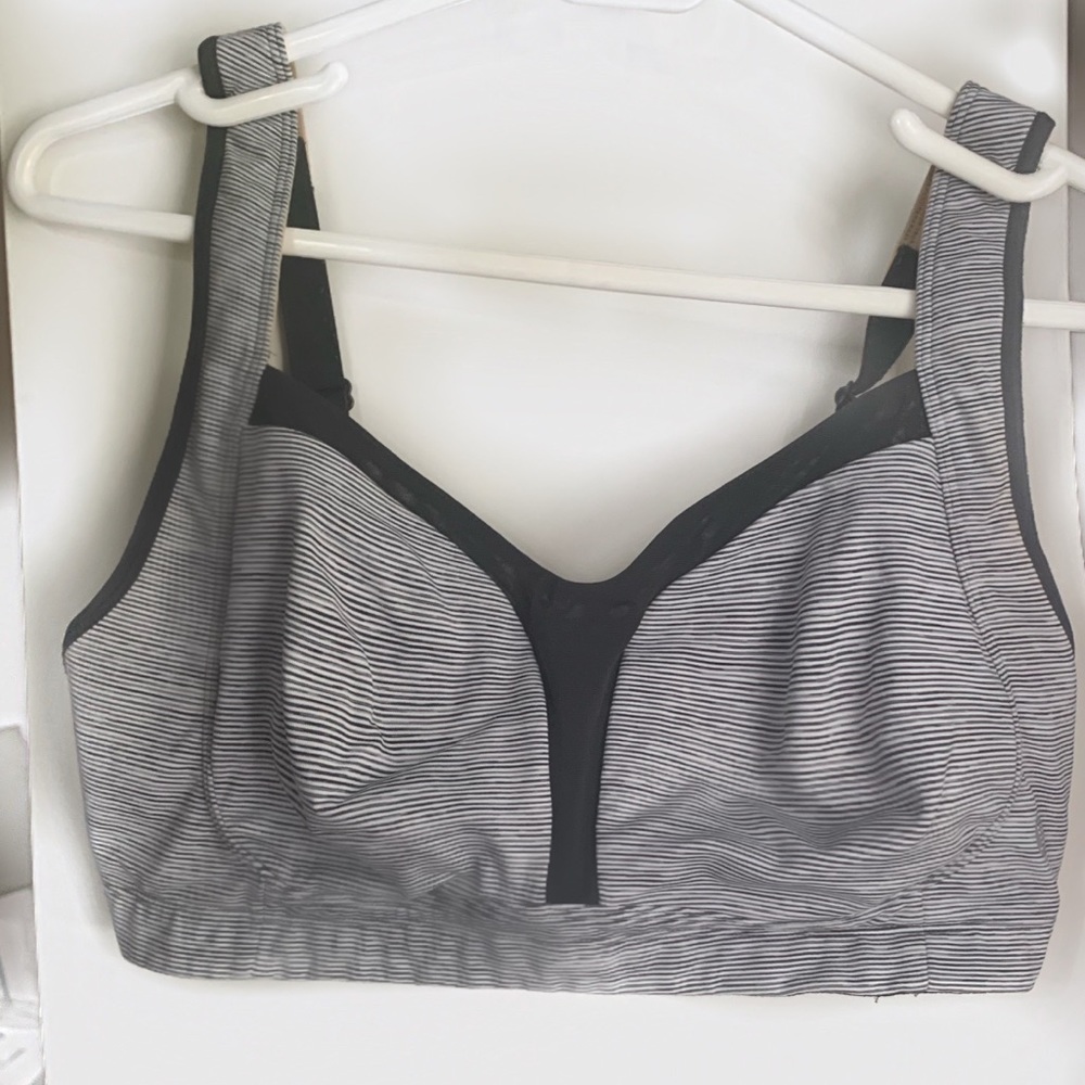 ✨Lululemon 32DD sports bra